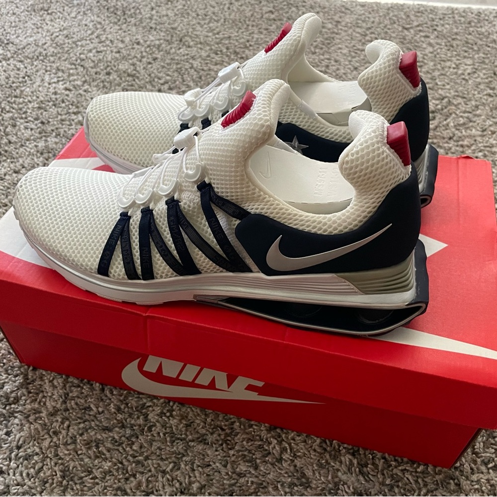 Nike Shox Gravity sneakers